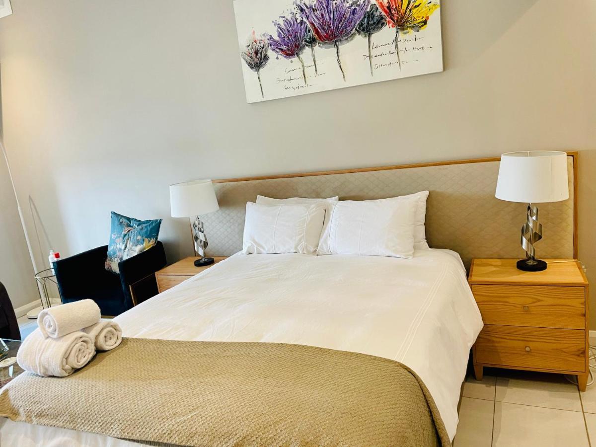 Menlyn Maine Trilogy Hotel Pretoria-Noord Exteriör bild